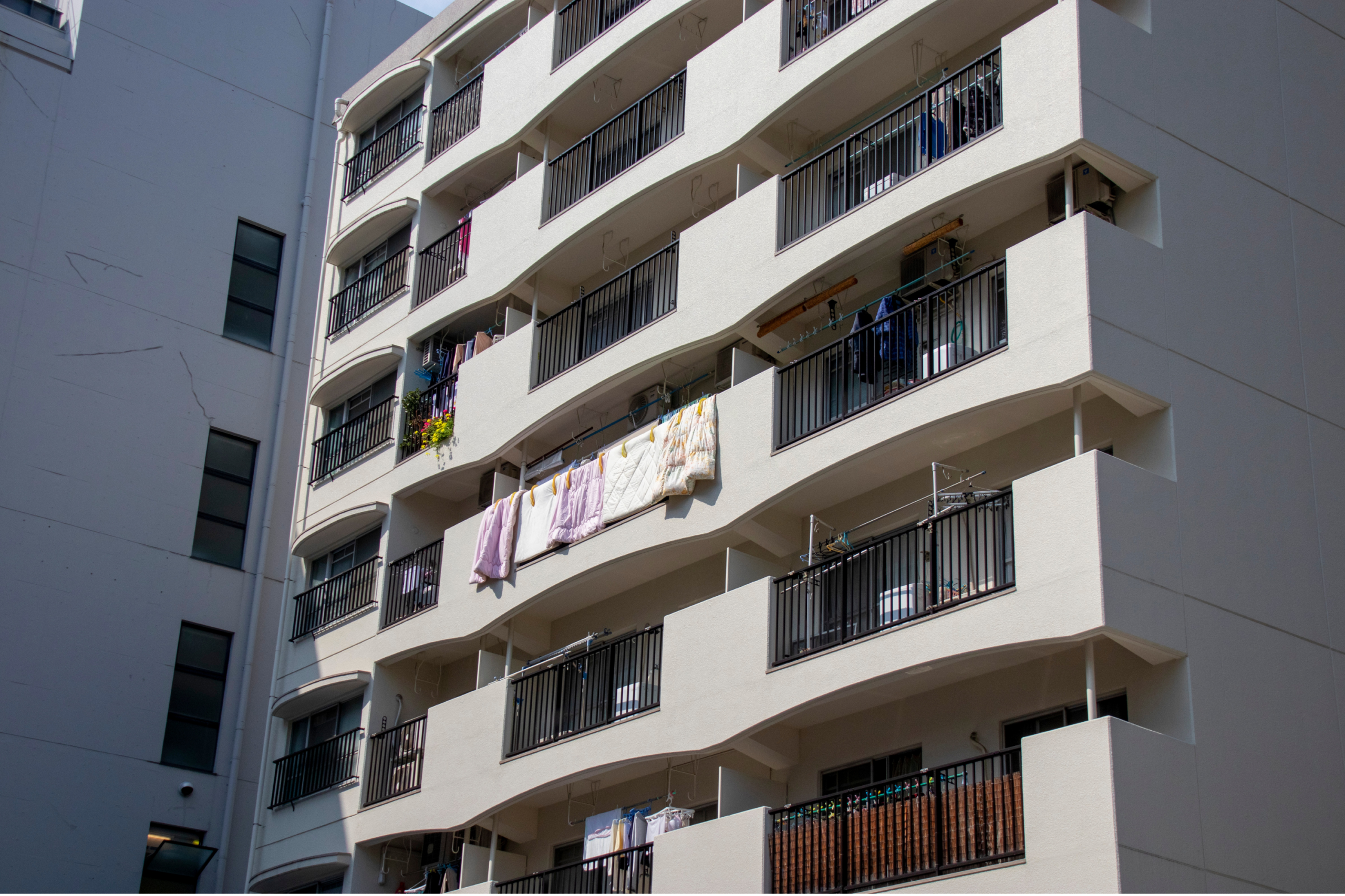 一棟マンションの外観をイメージした活用事例画像